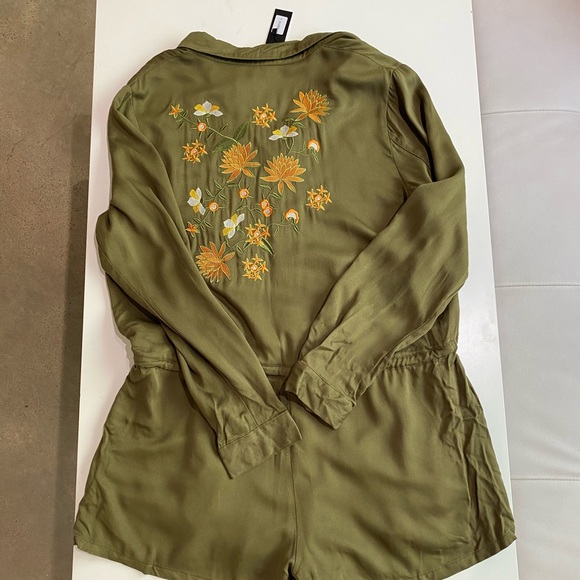 Army Green Emboidered Romper - Picture 4 of 5